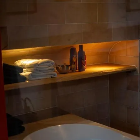 Center - Houseboat By Captain Ricard