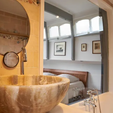 Center - Houseboat By Captain Ricard Amsterdam